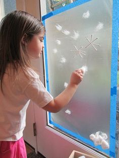 sticky paper snow mural, or for just about anything the kids would enjoy. Could use leafs in the fall or different cuts of tissue paper. Winter Theme Preschool, Teacher Projects, Butterfly Room, Snow Theme, Winter Classroom, Winter Activities For Kids, Sticky Paper, Winter Preschool, Toddler Winter