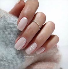 Unghie Sfumate, Milky Nails, Subtle Nails, Minimal Nails, Lines On Nails, Short Acrylic Nails Designs, Neutral Nails