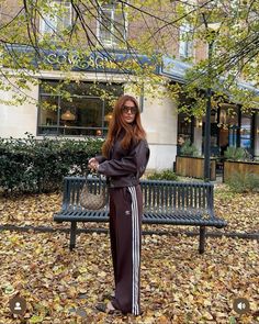 Adidas track pants / brown outfit / autumn outfit inspo / burgundy outfit #adidasoutfit #burgundy #outfitoftheday #outfitinspofall #casualoutfitsideas #trackpants #streetstyle Maroon Track Pants Outfit, Brown Track Pants Outfit, Trackpants Adidas Outfit, Track Pants Outfit Winter, Brown Tracksuit Outfit, Adidas Track Pants Outfit Woman, Trackpant Outfit, Adidas Tracksuit Outfit, Adidas Track Pants Outfit