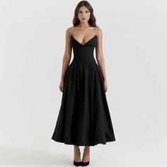 Turn heads with the Sexy Strapless Backless Dress. Perfect for summer, this trendy dress combines elegance and boldness, making it a must-have for 2024 fashion. Wedding Event Dresses, Midi Wedding Dress, Robes D'occasion, Heavy Dresses, Elegante Y Chic, Formal Occasion Dress, Corset Midi Dress, Strapless Bodycon Dress, Tube Top Dress