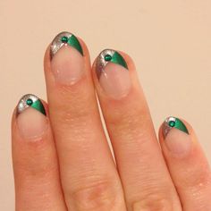 Slytherin nails Slytherin Halloween, Slytherin Nails, Slytherin Wedding, Harry Potter Nails Designs, Slytherin Style, Potter Nails, Harry Potter Nail Art