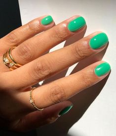 Sharing 50  Green Nails to try right now! Whether you're doing your nails at home or at the salon, there's a nail style in here for yoU! Nails Olive, Nails Emerald, Nails Neon, Nails Dark, Nails Green, Green Nail, Cute Gel Nails, Dipped Nails