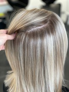 Highlights And Lowlights Blonde Straight Hair, Hair Highlights And Lowlights Blonde, Blonde Highlights On Straight Hair, Blended Blonde Balayage, Highlights For Grey Hair, Blended Blonde, Blonde Hair Tips, Cool Blonde Highlights, Beige Blond