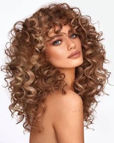 Curly Haircuts 2024: 15 Trendy Ideas for Women High Fashion Curly Hair, Long Curly Layers, Short Natural Curls, Haircuts 2024, Natural Curly Hair Cuts, Curly Haircuts, Blonde Curly Hair, Ombré Hair, Long Curls