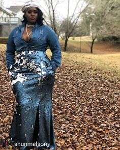 Sequin Beret Outfit, Sequins Skirt Outfit, Urban Casual Outfits, Plus Size Sequin Outfit, Black Sequin Skirt Outfit, Sequin Outfit Ideas, Glitter Skirt Outfit, Jean Jacket Looks, Brown Girl Fashion