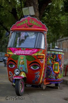 Indian Food Truck, South Indian Foods, Food Truck Design Interior, Kombi Food Truck, Gerobak Dorong, Best Food Trucks, Amazing India, Indian Foods