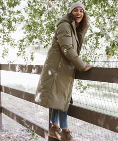 Jenni Kayne Long Puffer Jacket Sage Winter Wedding Attire, Mint Green Jacket, October Fashion, Long Puffer Jacket, Blue Puffer, Long Puffer Coat, Jenni Kayne, Long Puffer, Sleek Look