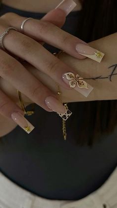 nail art Nails For September Fall, Fall Designs For Nails Autumn, Neutral Baddie Nails, Aesthetic Acrylic Nails Vintage, Long Square Acrylic Nails Designs For Summer, 18th Bday Nails, Nails W Gold, Fall Baddie Nails, Nail Inspo Baddie