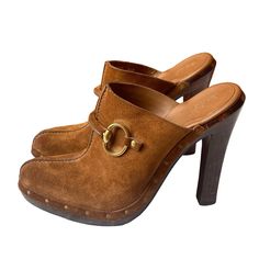 Gucci Brown Suede Horsebit Platform Clog Mules Size:6.5 These Ultra Chic Gucci Brown Suede And Wood Platform Mule Clogs Are A Great Addition To Any Wardrobe! Beige Leather Uppers Feature Stud Details And Soft Pointed Toe. In Addition, The Rubber Lined Heel And Soles And The Leather-Lined Uppers Make For A Comfortable Fit. This Is A Unique Fashion That You Won't Want To Miss Out On! The Soles Have A Few Faint Scuff Marks And The Uppers Are Clean And In Excellent Condition Designer Mules With Wooden Heel And Round Toe, Clog Mules, Platform Mules, Platform Clogs, Mule Clogs, Mules Shoes, Brown Suede, To Miss, Mule