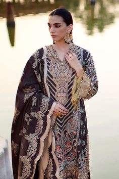 Casual dresses ideas Suit Dupatta, Pakistani Suits Online, Latest Salwar Kameez, Pakistani Salwar, Raw Silk Fabric, Sana Safinaz, Luxury Winter, Embellished Neckline