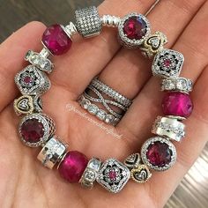 426 Likes, 9 Comments - Pandora: Orchard Park Mall (@pandoraorchardpark) on Instagram: “Our new fall collection is inspired by beautiful vintage designs and classic style. #thelookofyou…” Outfits Street Styles, Haute Couture Style, Kay Jewelry