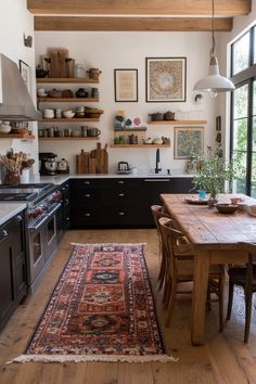 Boho Kitchen With Black Countertops, Modern Southwestern Kitchen, Eclectic Kitchen Bohemian, Modern Bohemian House, Eclectic Modern Farmhouse, Artsy Kitchen, Open Shelves Kitchen, Deco Farmhouse, Mountain House Interior