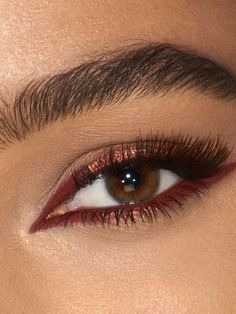 Makeup For Red Dress Brown Eyes, Copper Eyeliner Looks, Fox Eye Eyeshadow, Colour Eyeliner Looks, Red Simple Makeup Look, Make Up Looks For Red Dress, Light Red Makeup, Coloured Eyeliner Looks, Brown Liner Makeup Eyes