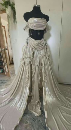 Greek Mythology Outfits, Ethereal Dress Goddesses, God Cosplay, Wedding Dress Fairytale, Fairytale Wedding Dress, Wedding Dress Romantic, Goddess Outfit, Romantic Wedding Dress, Simple Wedding Dress