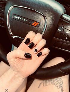 Country Nail Inspo Short, Black Nails Western, Western Acrylic Nail Ideas, Black Vegas Nails, Western Black Nails, Western Toe Nail Designs, Ace Of Spades Nails, Short Gel Nails Black, Playing Cards Nails