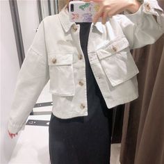 white Cotton jacket with front pockets cargo style womens coats 2021 stylish winter coats #falljacket #fallcoat #boyfriendjacket #boyfriendstyle #frontpocket #cottonjacket