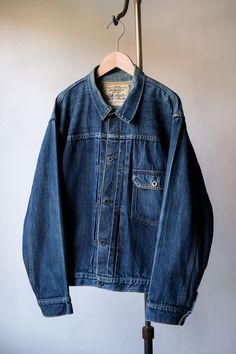 Levi's Vintage Clothing LVC 2000's Type1 Selvedge Buckle Denim Trucker Jacket  555 Factory Reproduction Made in USA SIZE 40 Shoulder：49cm Pit to pit：55cm Length：62cm Sleeve：58cm Welcome to our online store https://bansecondhandgoods.com/ Worldwide Shipping The official website provides credit card services,  please contact us via private message if necessary. Find us IG :  ban_secondhand_goods Thank you for checking us out :) Fall Denim Jacket With Selvedge And Long Sleeve, Selvedge Long Sleeve Denim Jacket For Winter, Fall Long Sleeve Selvedge Denim Jacket, Vintage Denim Jacket With Double-needle Stitching For Fall, Selvedge Denim Jacket, Vintage Selvedge Outerwear For Streetwear, Long Sleeve Dark Wash Selvedge Outerwear, Levis 90s Trucker Jacket, Vintage Levis Jacket