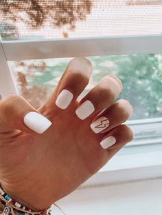 Cute Easy White Nail Designs, White Painted Nails With Design, Nail Designs For Short Nails White, Simple Rodeo Nails, Country Gel Nail Designs, White Nails With An Accent Nail, Short Acrylic Nails Country Designs, Summer Gel Nails Ideas Short Simple White, Simple Short Nail Designs Summer White