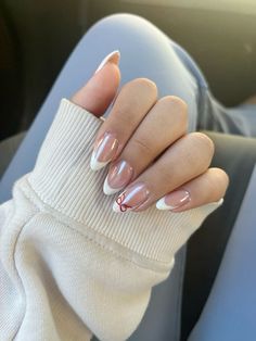 Nails Christmas Designs Almond, Cute Nail Ideas Christmas Simple, Nails With Present Design, Clean Girl Aesthetic Christmas Nails, Nail Ideas Simple Christmas, Christmas Bows Nail Art, Cute Nails Acrylic 2024 Simple Winter, White French Tip With Christmas Design, Short Nails Ideas For Winter