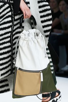 Tas Lv, Spring Summer 2015, Handbags Michael Kors, Mode Vintage, Autumn Fashion Women, Bagpack, Vanity Fair, Milan Fashion Week