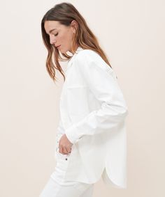 O'Keeffe Shirt White We gave everyone's treasured shirt a refreshed look—just in time for the season ahead. Lightweight enough to layer with ease yet substantial enough to keep you cozy, this transitional piece has everything you need for wardrobe simplicity. 100% cotton. Made in China. Washed denim shirt with front pockets. | Jenni Kayne Women's O'Keeffe Shirt Size Medium O Keeffe, Jenni Kayne, Washed Denim, Just In Time, Shirt White, Denim Shirt, Get Dressed, Denim Wash, In Time