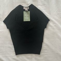 Brand New H&M Top. Amazing Fit And Perfect For A Summer Wardrobe. Size: Xs Offers Accepted. H&m V-neck Top For Night Out, Trendy H&m Tops For Night Out, H&m Fitted Trendy Crop Top, H&m Fitted Crop Top, H&m Ribbed Stretch Tops, Fitted H&m Crop Top, Trendy Fitted H&m Tops, Chic Fitted H&m Crop Top, H&m Top