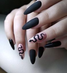 Snake Nails, Halloweenský Makeup, Halloween Videos, Unghie Sfumate, Black Acrylic Nails, Gothic Nails, Goth Nails, Edgy Nails, Grunge Nails