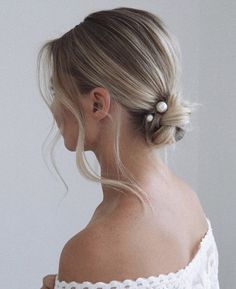 Short Hair Messy, Wedding Updos For Short Hair, Messy Low Bun, Updos For Short Hair, Wedding Hairstyles And Makeup, Hair Messy, Wedding Bun Hairstyles, Wedding Updos, Short Hair Lengths