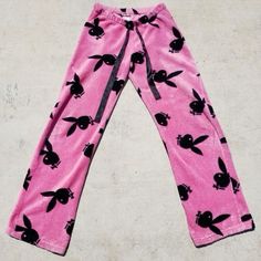 Pajama Pants Aesthetic, Playboy Outfits, Y2k Aesthetic Makeup, Pink Y2k Aesthetic, Pink Pj Pants, 2000s Looks, 2000s Pink