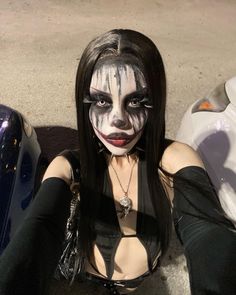 Halloween Costumes Hot Scary, Easy Halloween Makeup Scary, Haunted House Clown Makeup, Hot Clown Makeup Women, Killer Clown Makeup Scary, Baddie Clown Makeup, Halloween Makeup Looks Scary Easy, Scary Clown Makeup Ideas, Halloween Costumes Dark Hair