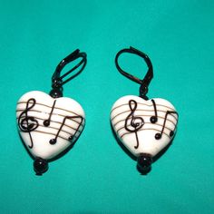 Amore Musica Orecchini - Handcrafted Heart-Shaped "Love Of Music" Grace Lampwork Earrings. Black Findings And Leverbacks Match Musical Notes. Music Note Earrings, E Jewelry, Music Earrings, Princess Cut Stud Earrings, Champagne Earrings, Pink Music, Clear Crystal Earrings, Love Of Music, Gold Bar Earrings