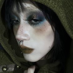 Colorful Goth, Cool Makeup Looks, Ethereal Makeup, Green Makeup, Unique Makeup, Goth Makeup