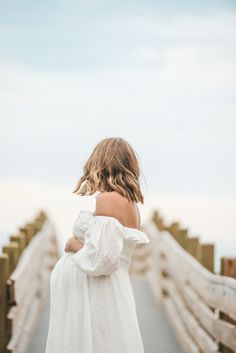 Beach Maternity Photos With Toddler, Family Pregnancy Photoshoot, Family Maternity Photoshoot, Maternity Shoot Beach, Beach Maternity Photoshoot, Lifestyle Maternity, Maternity Photography Poses Couple, Beach Maternity Photos