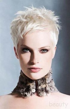 Spiky Pixie Cut - Trendy Hairstyle Ideas Short Blonde Pixie, Funky Short Hair, Spiky Hair, Funky Hairstyles, Very Short Hair, Short Pixie Haircuts