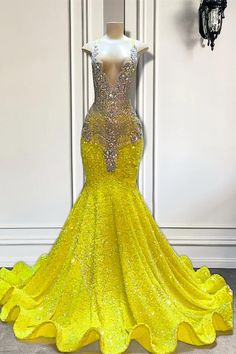 Yellow V-Neck Sleeveless Mermaid Prom Dresses Featuring Beadings and Sequins Fitted Yellow Embellished Gown, Yellow Embellished Fitted Gown, Yellow Satin Prom Dress, Formal Dress Pictures, Black Lace Formal Dress, Black Lace Evening Dress, Orange Prom Dresses, Prom Dress Pictures, Burgundy Homecoming Dresses