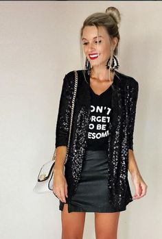 Dress Nigth, Chique Outfit, Leather Skirt Outfit, Mode Tips, Fiesta Outfit, Rock Outfit, Looks Party, Eve Outfit, Holiday Party Outfit