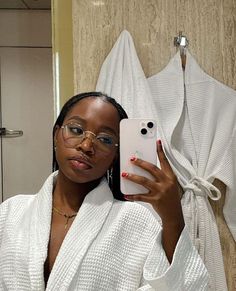 Amy Okoli, Glowing Skin Skincare, Tips For Glowing Skin, Applying Mascara, Face Skin Care Routine, Esthetician Room, Clear Glowing Skin, Beauty Serums, Black Femininity