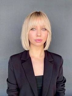 Blonde Bob With Bangs, Bob Haircut With Bangs, Short Blonde, Blonde Bobs, Bob Haircut, Short Blonde Hair, Haircuts With Bangs, Looks Chic, Hair Dos