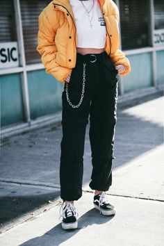 Just the jumper of this seems super cool, but I’ll need loooong legs to pull it off. Skater Girl Outfits Aesthetic, Stile Ragazza Skater, Converse Outfits, Goth Outfit, Outfits 90s, Skater Girl Outfits, Skater Girls, Grunge Skater, Combat Boot