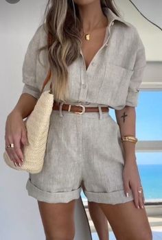 Summer Office Blouse With Pockets, Casual Summer Business Blouse, Casual Summer Blouse For Business Casual, Summer Casual Business Blouse, Casual Button-up Workwear Shorts, 2018 Style, Fest Outfits, 여름 스타일, 2024 Style