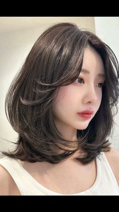 Collarbone Length Butterfly Haircut, Shoulder Length Haircuts With Curtain Bangs, Short Thick Hair Styles Shoulder Length, Haircut Styles For Short Hair For Women, Layercut Haircut Short, Short Hair Butterfly Cut With Bangs, Hair Cuts Collar Bone Length, Hairstyle Ideas For Shoulder Length Hair, Shoulder Length Korean Haircut