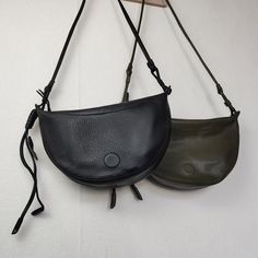 Overview:Design: Fashion Women Black Leather Saddle Shoulder Bag Side Bag Green Saddle Crossbody Bag Purse For WomenIn Stock: Made to order (2-3 days)Include: A Shoulder BagCustom: NoColor: Black, GreenLeather: CowhideMeasures: 32cm x 20cm x 9cmWeight: 0.75 kgSlots: 1 slotAccessories(option): NoStyle: Fashion Women Black Leather Saddle Shoulder Bag Side Bag Green Saddle Crossbody Bag Purse For WomenVery durable (At least 5 Years) and it should last a life time Note:Each item will have very sligh