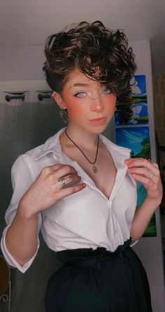 Long Nonbinary Hairstyles, Addison Grace Haircut, Addison Grace Aesthetic, Gender Fluid Hair Curly, Hot Non Binary People, Short Nonbinary Haircuts, Curly Queer Hairstyles, Enby Haircuts Curly, Non Binary Makeup Looks