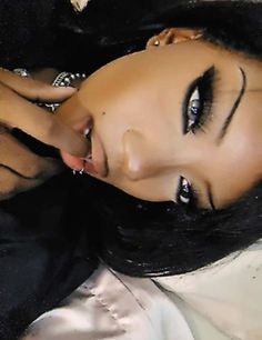 Y2k Winter Makeup, Y2k Black Makeup, Aliyahcore Makeup, Trashy 2000s Aesthetic Black, Old School Makeup 90s, Bday Makeup Looks, Black Eyeshadow Aesthetic, Rockstar Makeup Black Women, Black Emo Makeup