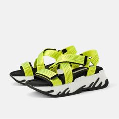 Zara Trafaluc Neon Teva Athletic Platform Sandals Size 6 Condition Nwt White Toe Nail, Toe Nail Polish, Sale Photography, Sporty Sandals, Sporty Sandal, Zara Shoes, Sporty Look, Platform Sandals, Women's Shoes Sandals