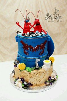 there is a cake made to look like a bucket with two crabs in it on top