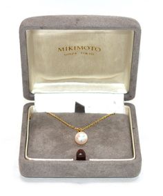 Mikimoto Pearl Necklace, Pearl Diamond Necklace, Gold Gemstone Necklace, Gold Necklace Pendant, Mikimoto Pearls, Pearl And Diamond Necklace, Solid Gold Necklace, Necklace Antique, Akoya Pearls