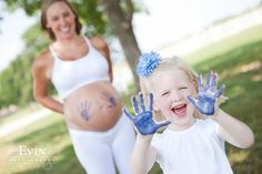 Gender Reveal Photography, Pregnancy Gender, Gender Reveal Photos, Gender Announcements, Idee Babyshower, Gender Reveal Ideas, Family Maternity Photos, Foto Baby, Baby Center