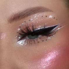 Space Glam Makeup, Space Themed Makeup, Sparkle Makeup Looks, Extravagant Makeup Looks, Blue And Purple Makeup, Chunky Glitter Makeup, Makeup Glitter Eyeshadow, Glitter Eyelashes, Stars Makeup