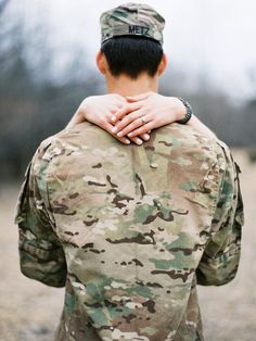 Military Couple Pictures, Military Couple Photography, Military Engagement Photos, Military Weddings, Army Wedding, Army Wife Life, Army Couple Pictures, Love Shoot, Homecoming Pictures